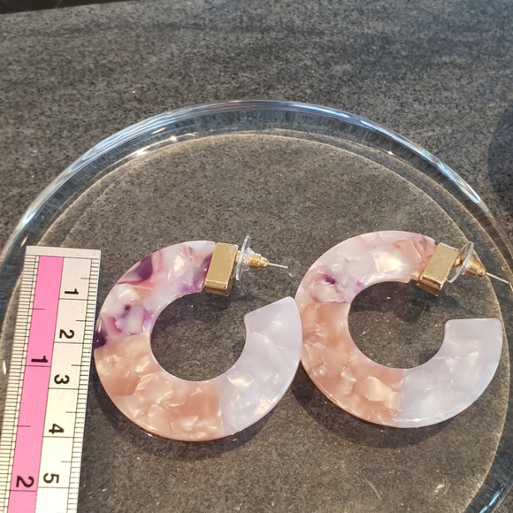 New Baublebar Pink marble cute simple hoop earring - Picture 4 of 8